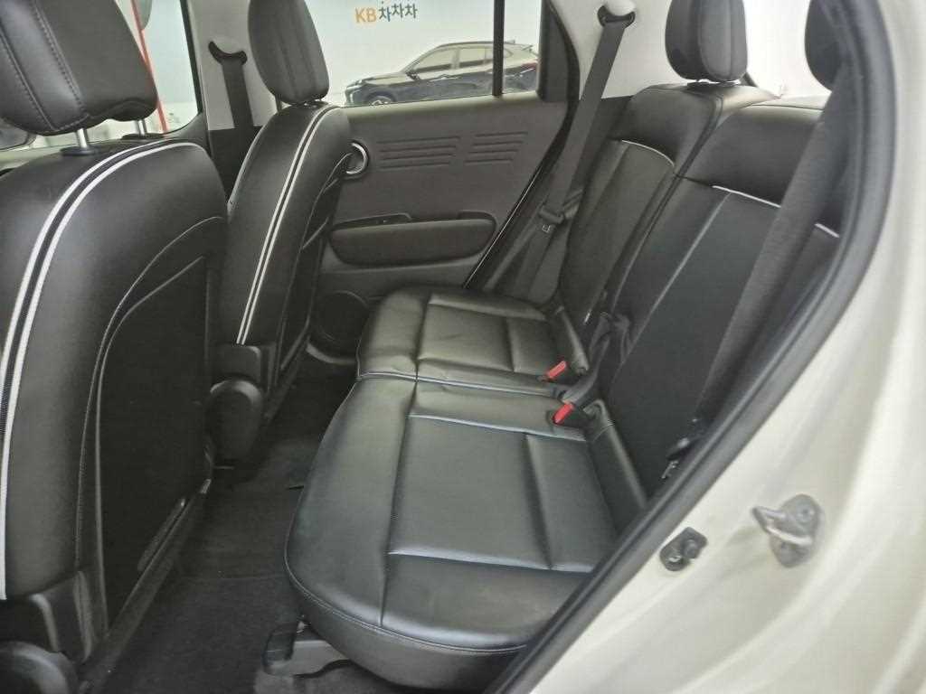 HYUNDAI Casper - Vista 12