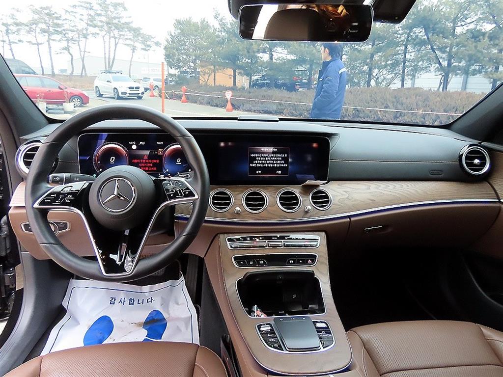 Mercedes Benz E class - Vista 7