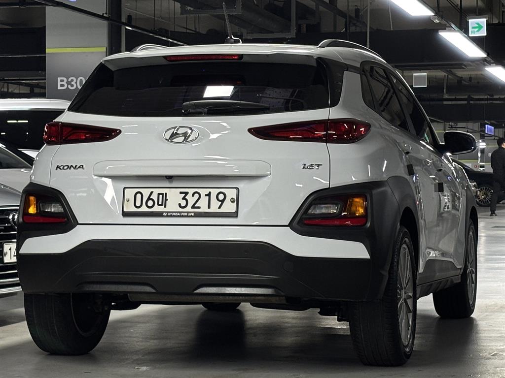 HYUNDAI Kona - Vista 4