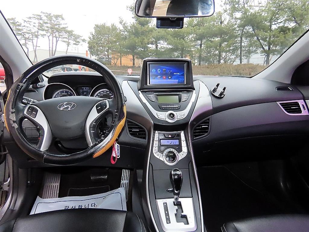 HYUNDAI Avante - Vista 7