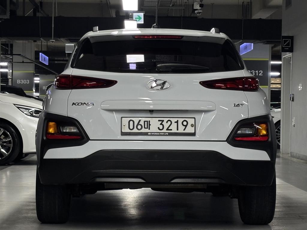 HYUNDAI Kona - Vista 5
