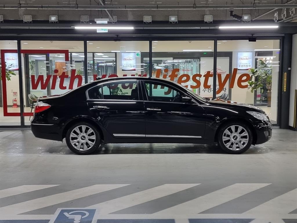 HYUNDAI Genesis - Vista 2