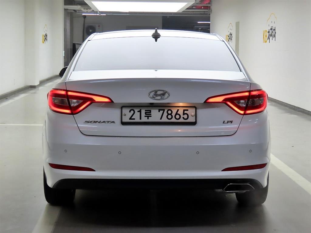 HYUNDAI Sonata - Vista 3