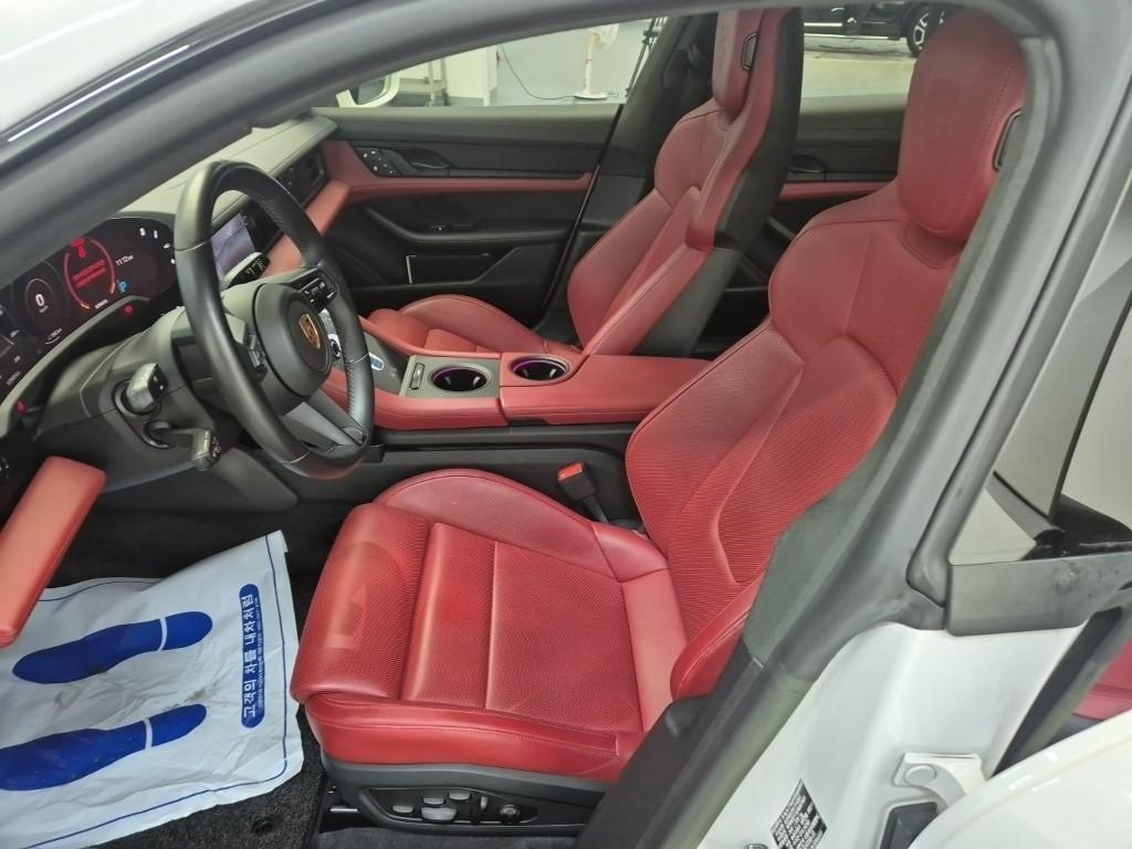 Porsche Taycan - Vista 12