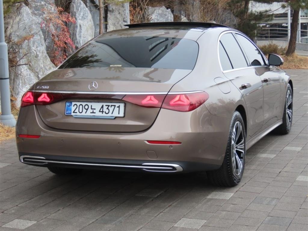 Mercedes Benz E class - Vista 5