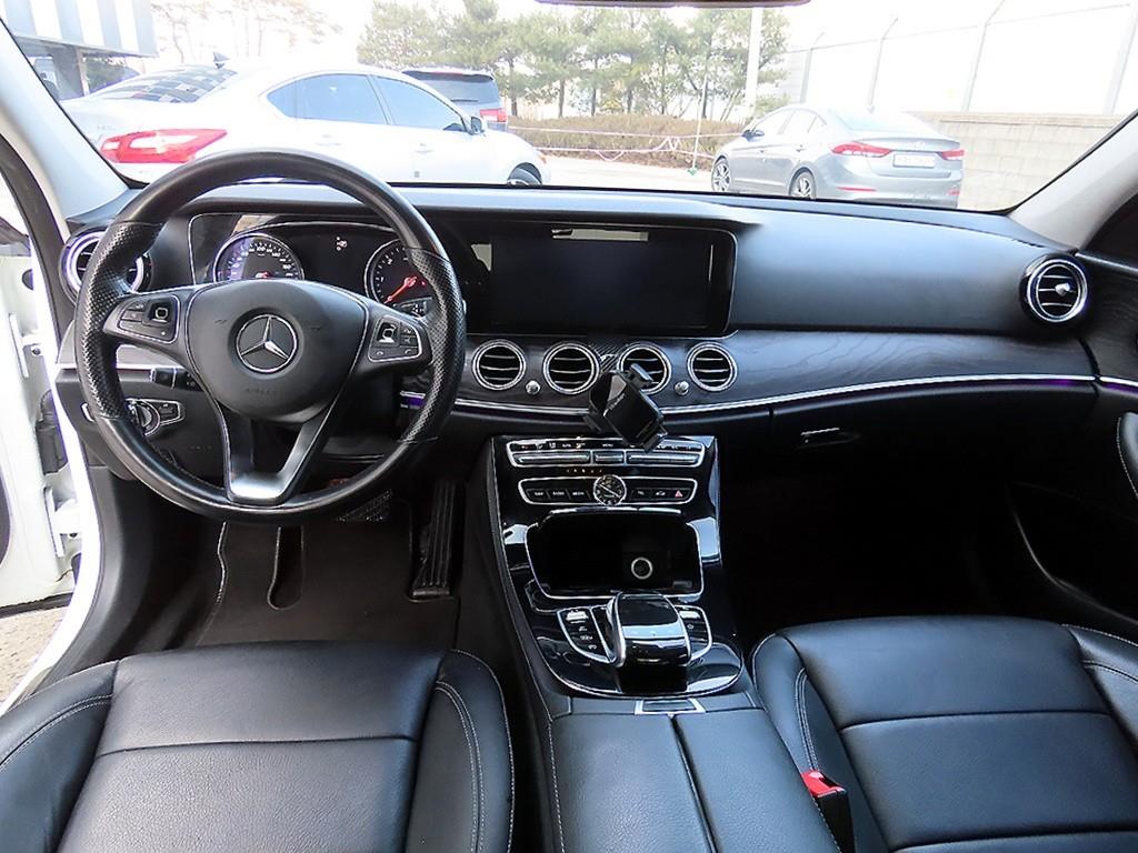 Mercedes Benz E class - Vista 7