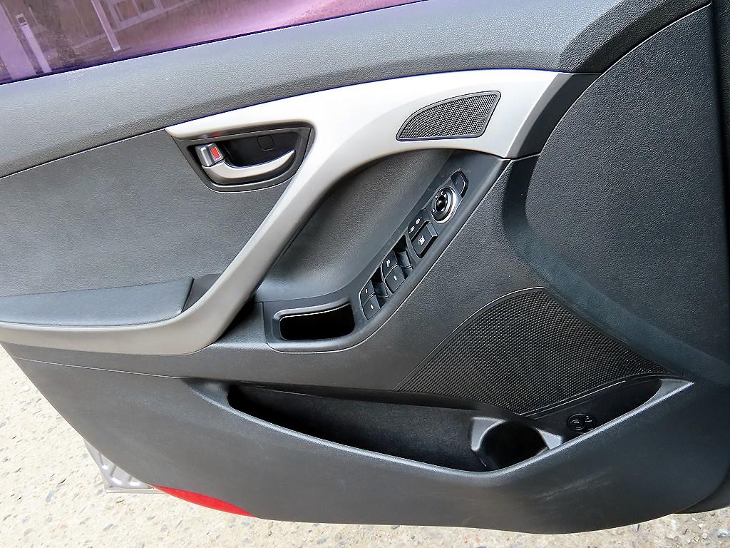 HYUNDAI Avante - Vista 11