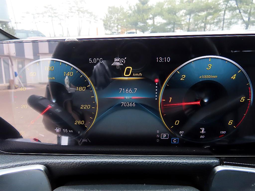 Mercedes Benz GLB Class - Vista 9