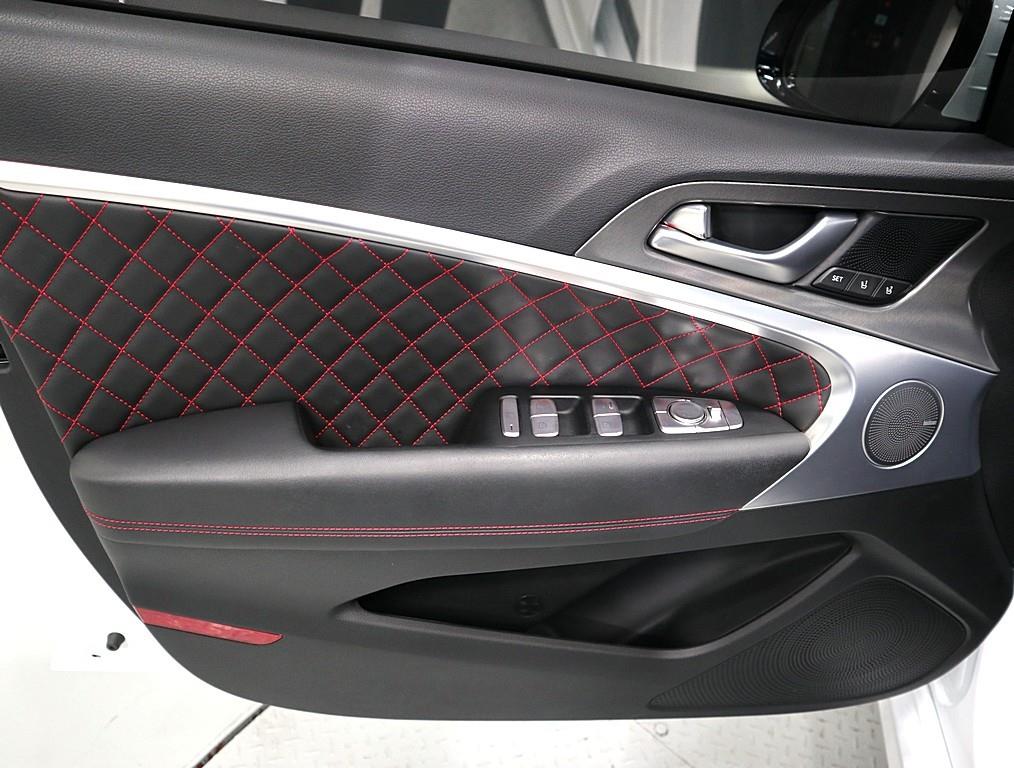 Genesis G70 - Vista 8