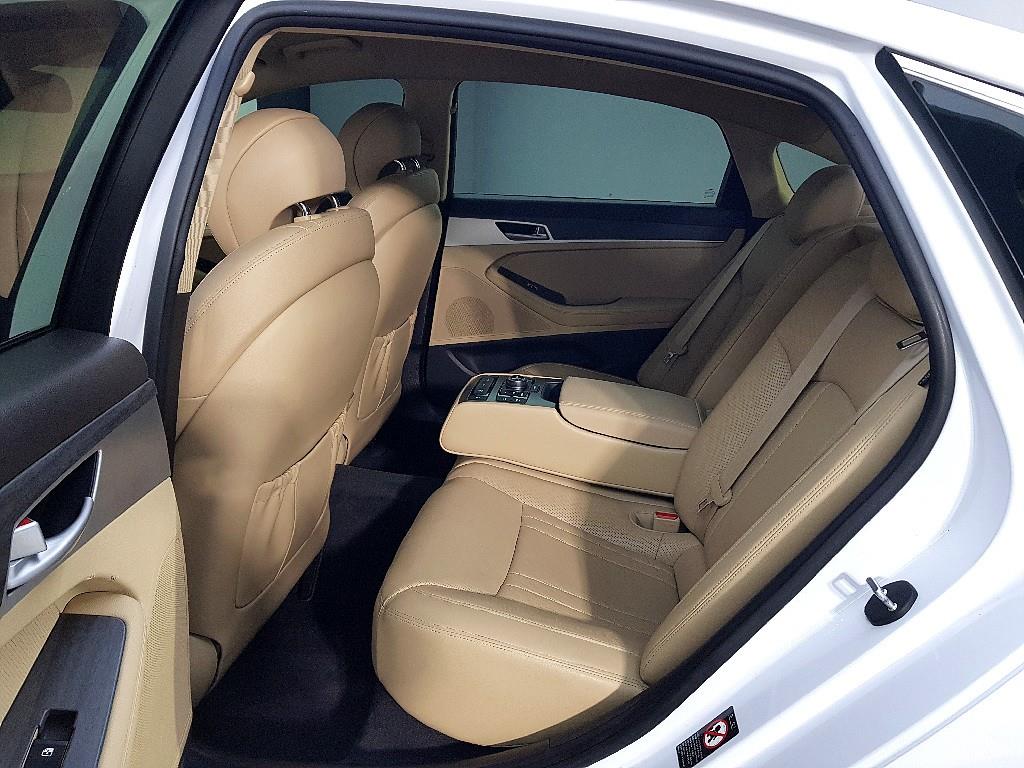 HYUNDAI Genesis - Vista 9