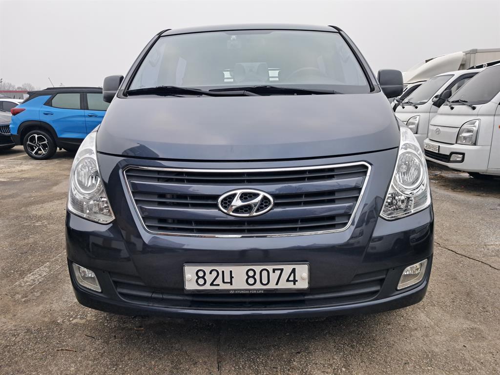 HYUNDAI Starex - Vista 2