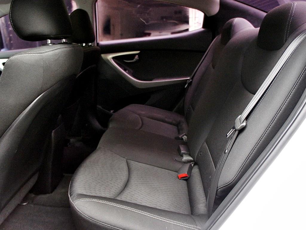 HYUNDAI Avante - Vista 7