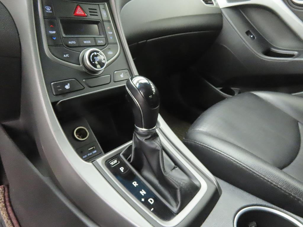 HYUNDAI Avante - Vista 11