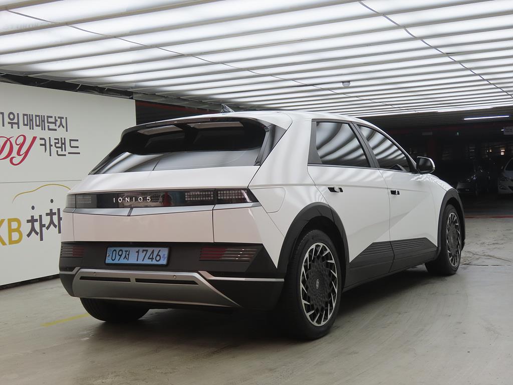 HYUNDAI Ioniq 5 - Vista 4