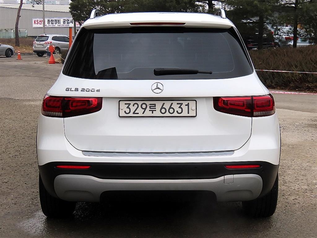 Mercedes Benz GLB Class - Vista 4