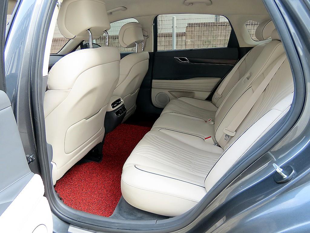 Genesis G80 - Vista 6