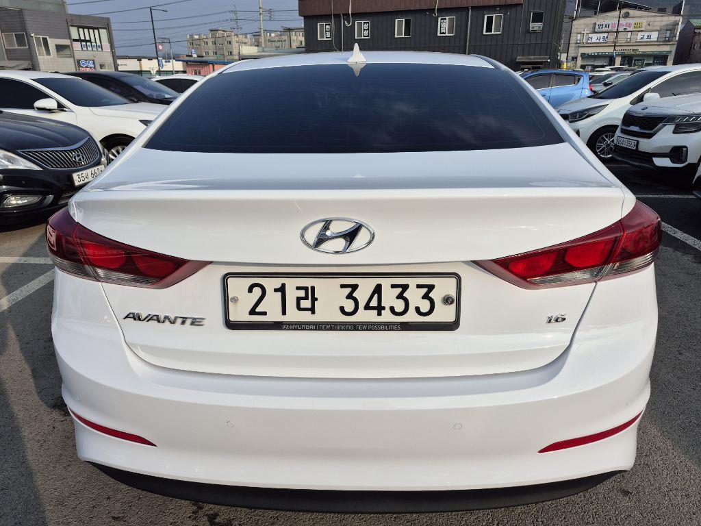 HYUNDAI Avante - Vista 4