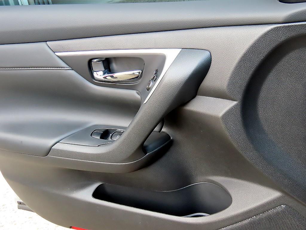 Nissan Altima - Vista 11