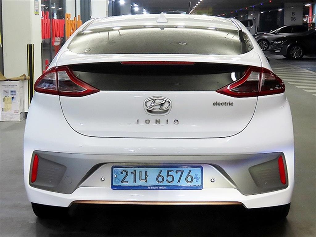 HYUNDAI Ioniq - Vista 5