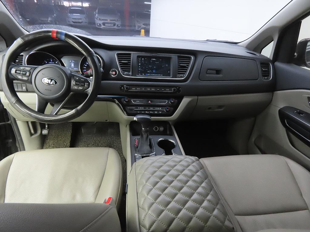 KIA Carnival - Vista 7