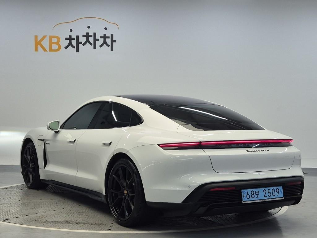 Porsche Taycan - Vista 4