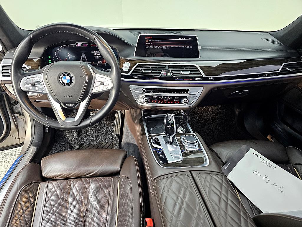 BMW 7 Series - Vista 5