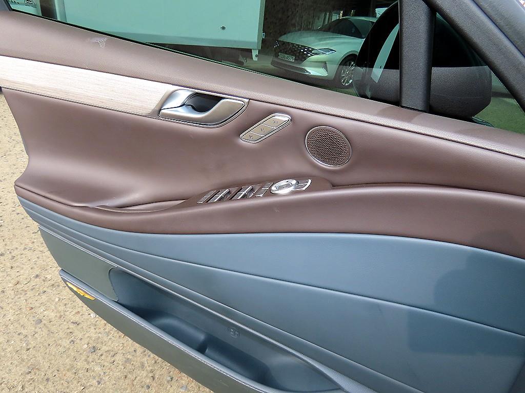 Genesis G80 - Vista 12