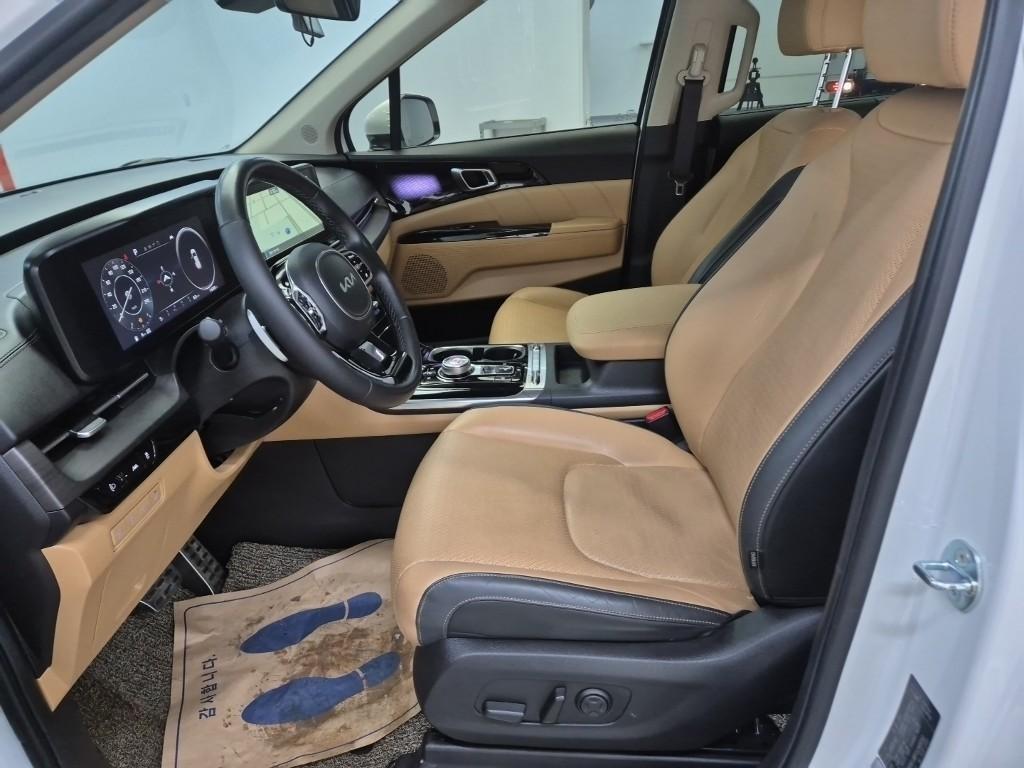 KIA Carnival - Vista 11