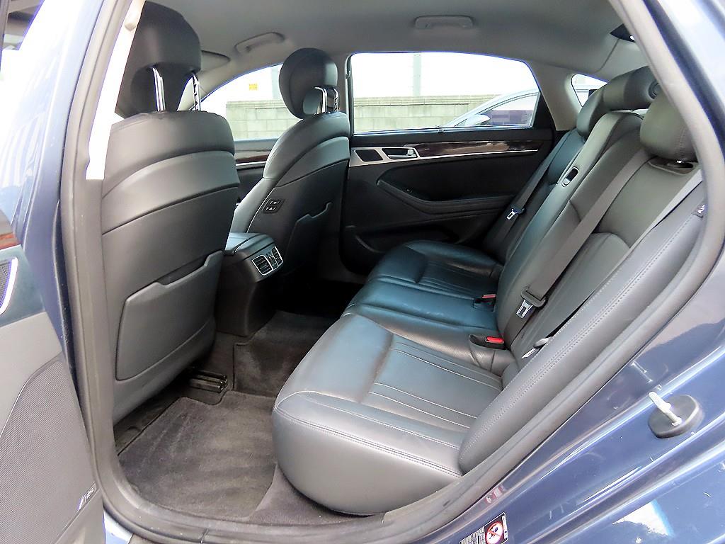 HYUNDAI Genesis - Vista 6