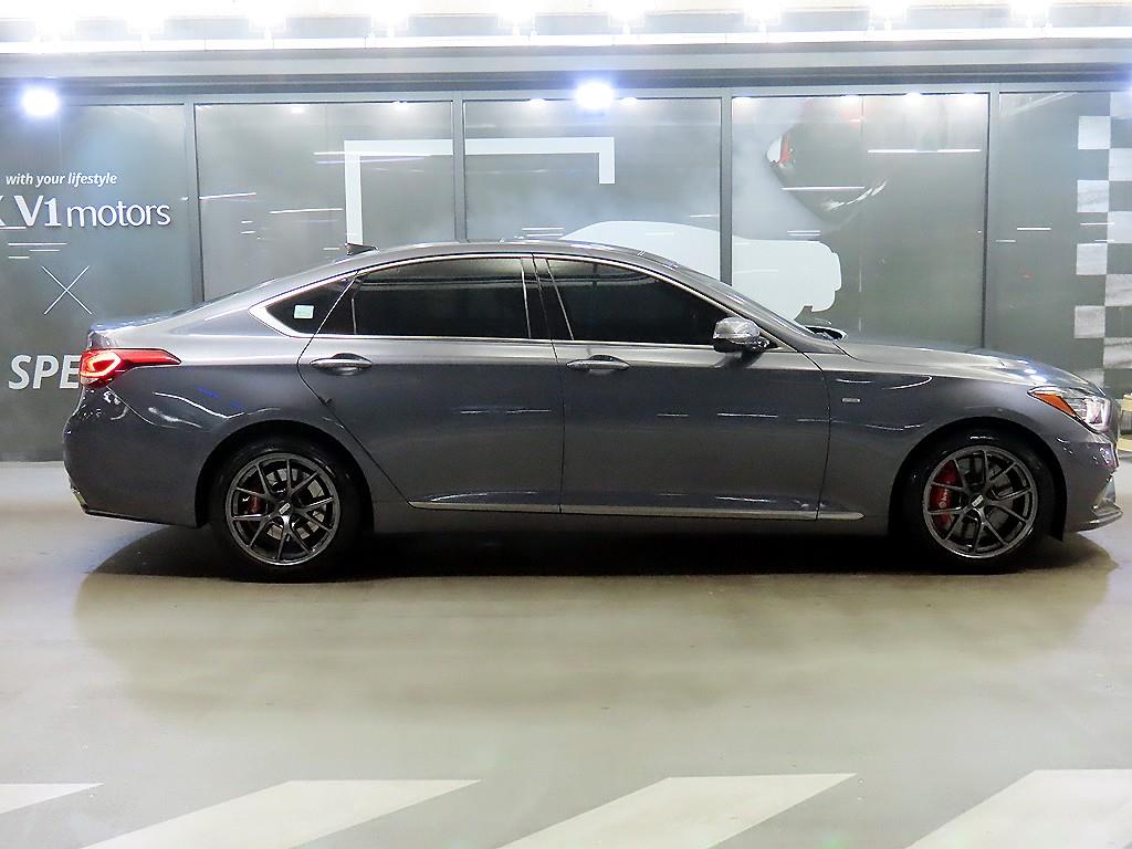 HYUNDAI Genesis - Vista 3