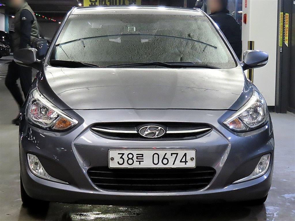 HYUNDAI Accent - Vista 2