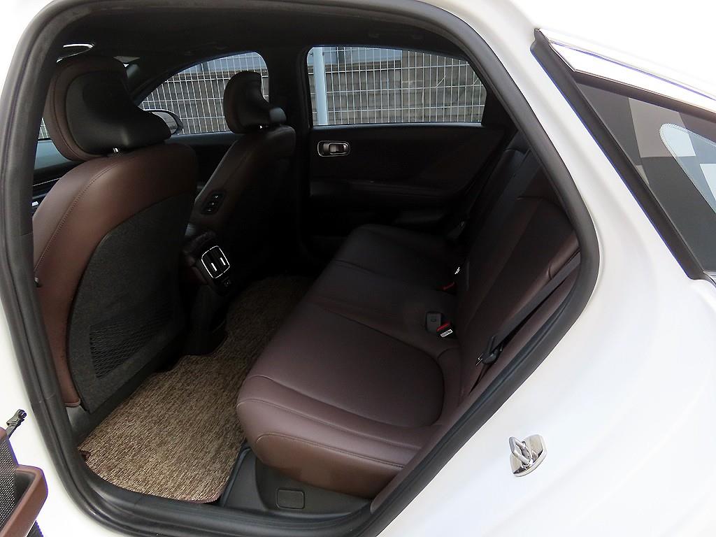 HYUNDAI Ioniq 6 - Vista 6