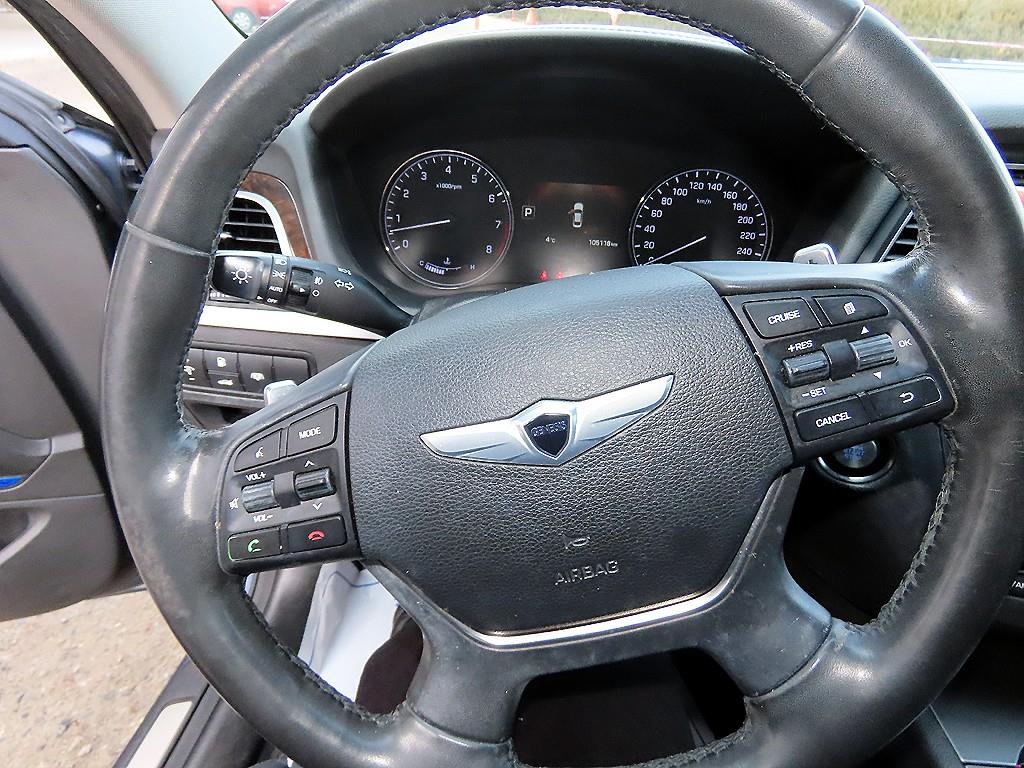 HYUNDAI Genesis - Vista 8