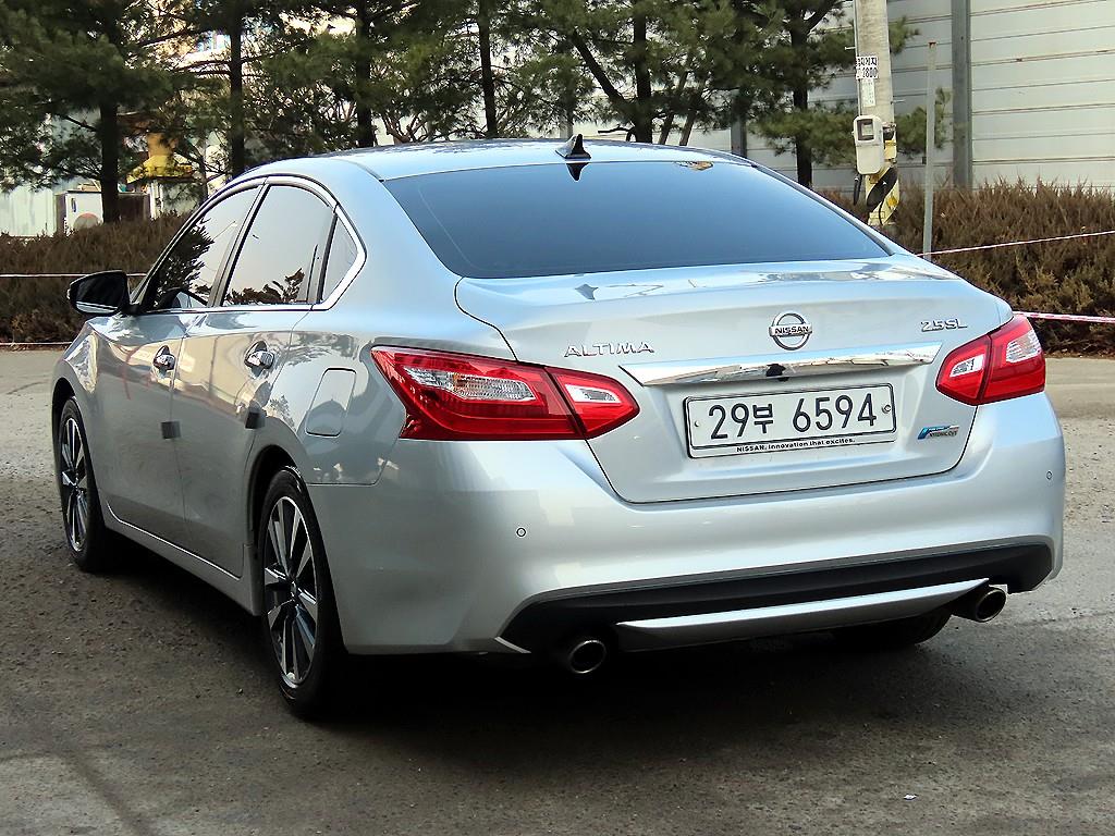 Nissan Altima - Vista 3