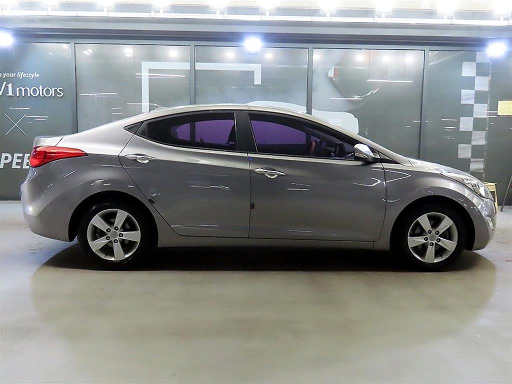 HYUNDAI Avante - Vista 3