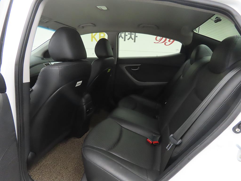 HYUNDAI Avante - Vista 6