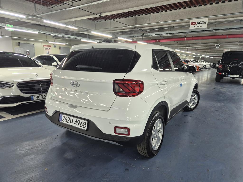 HYUNDAI Venue - Vista 6