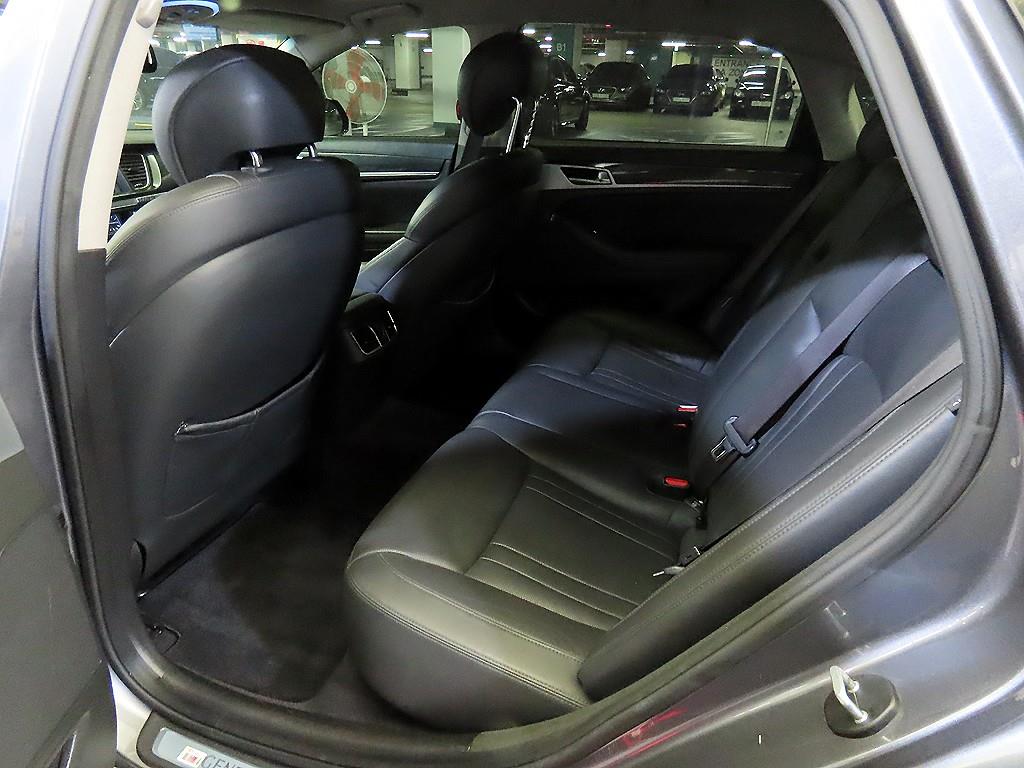 HYUNDAI Genesis - Vista 7