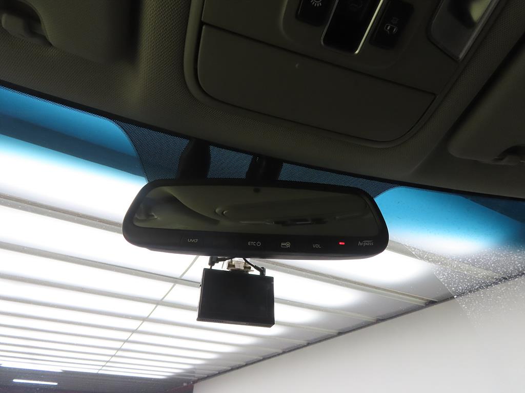 KIA Carnival - Vista 12