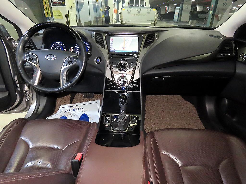 HYUNDAI Grandeur - Vista 10