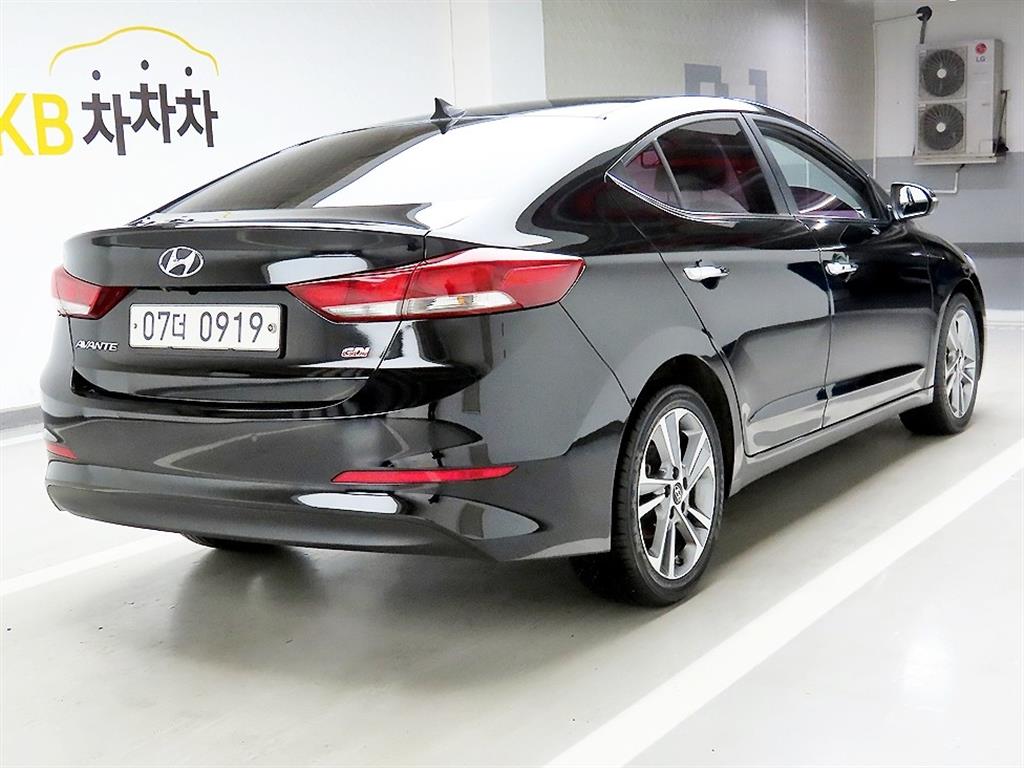 HYUNDAI Avante - Vista 4