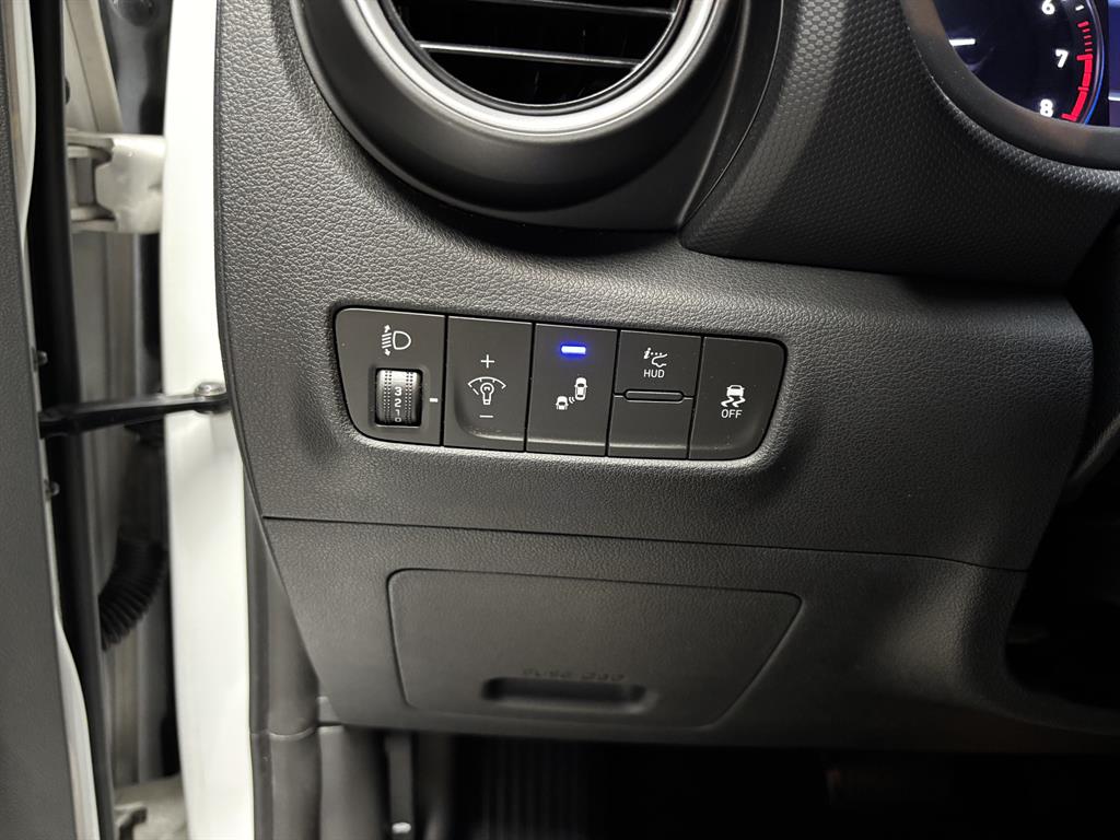 HYUNDAI Kona - Vista 12