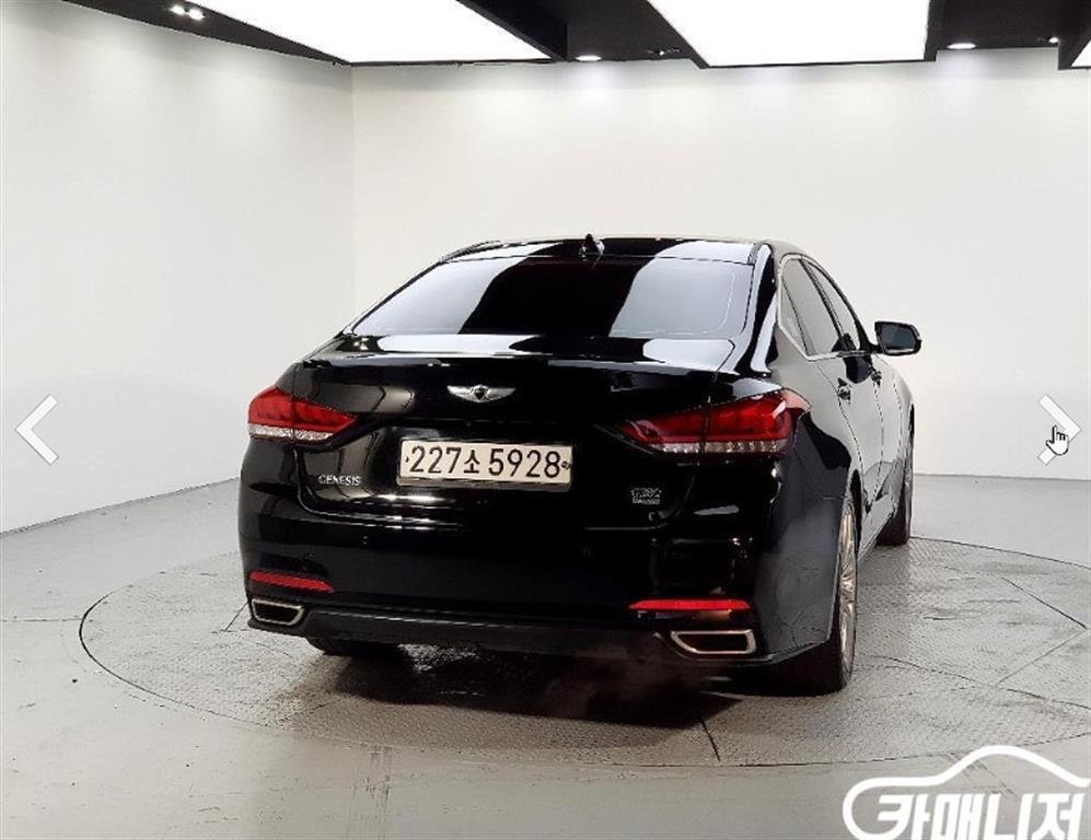 HYUNDAI Genesis - Vista 3