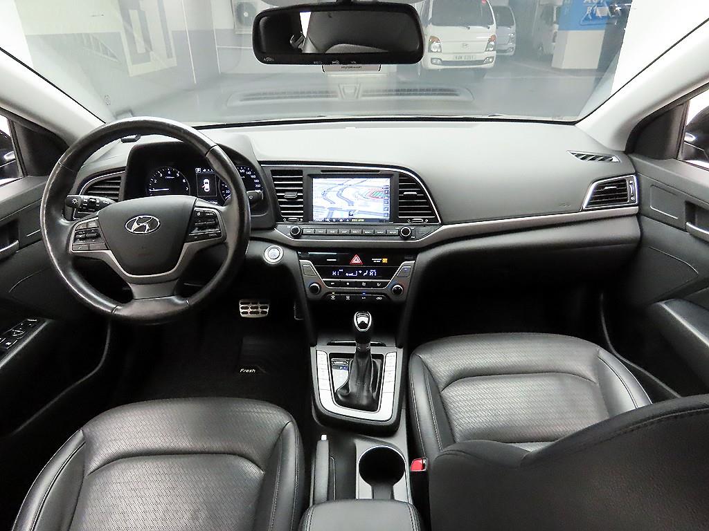 HYUNDAI Avante - Vista 8