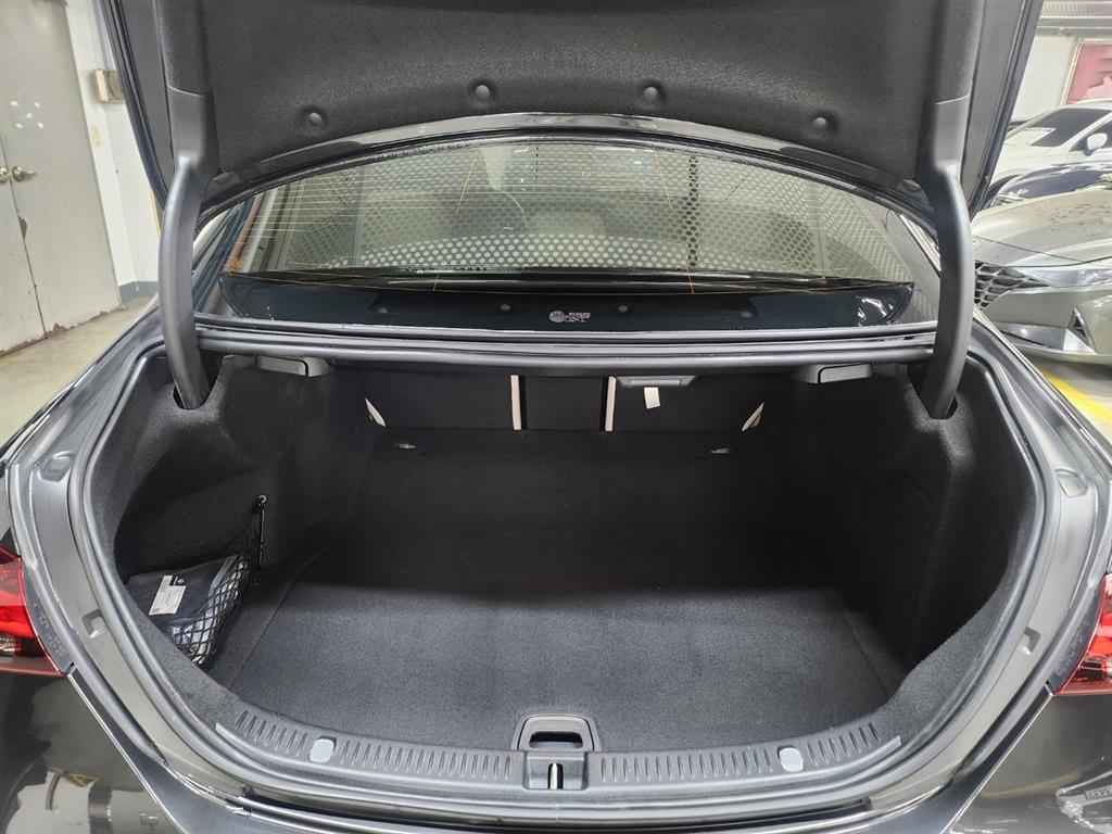 Mercedes Benz E class - Vista 5