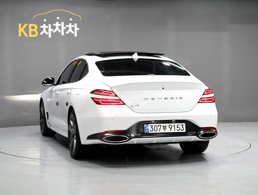 Genesis G70 - Vista 4