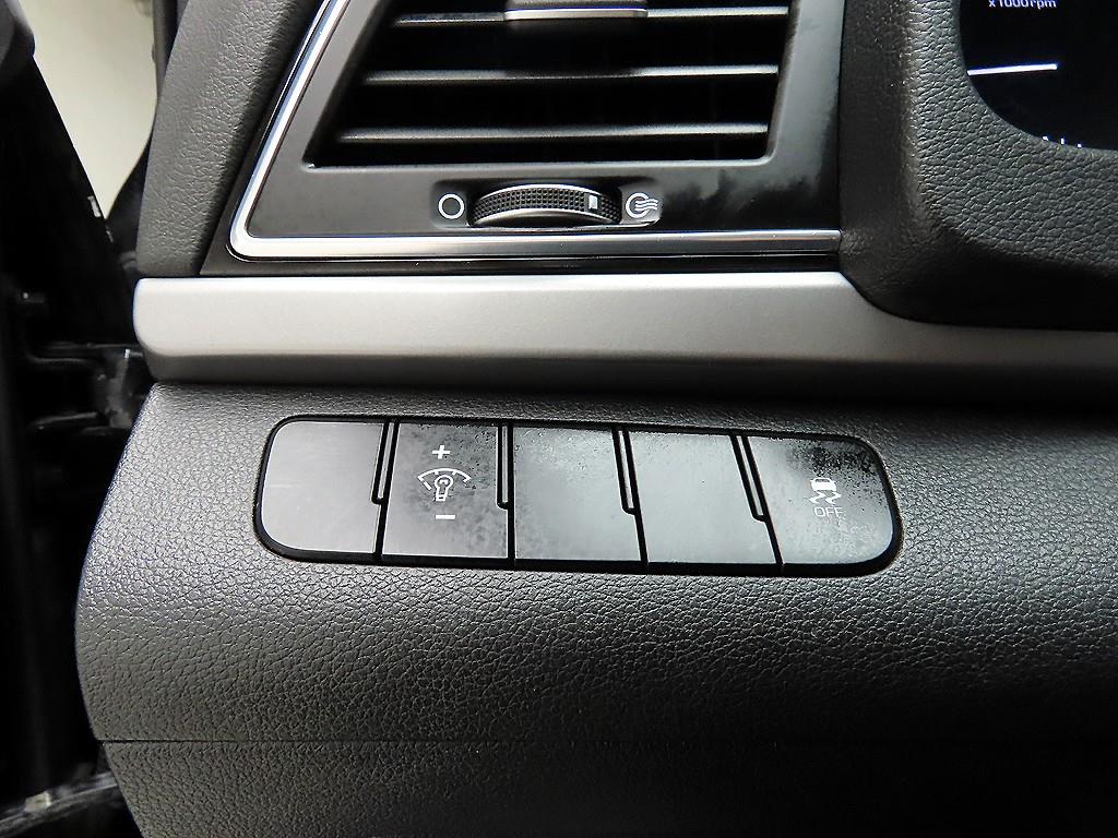 HYUNDAI Avante - Vista 12