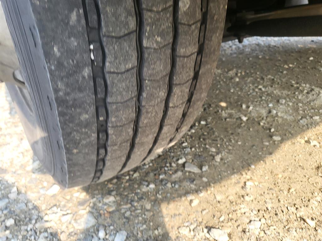 medium and large cargo truck - Vista 7