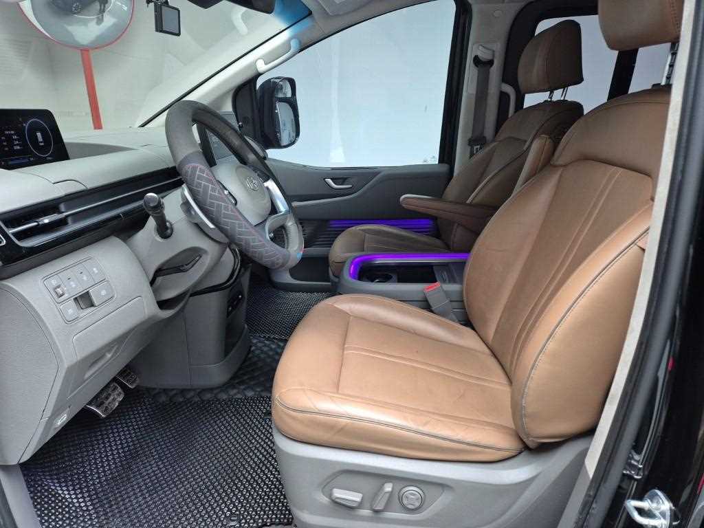 HYUNDAI Staria - Vista 11