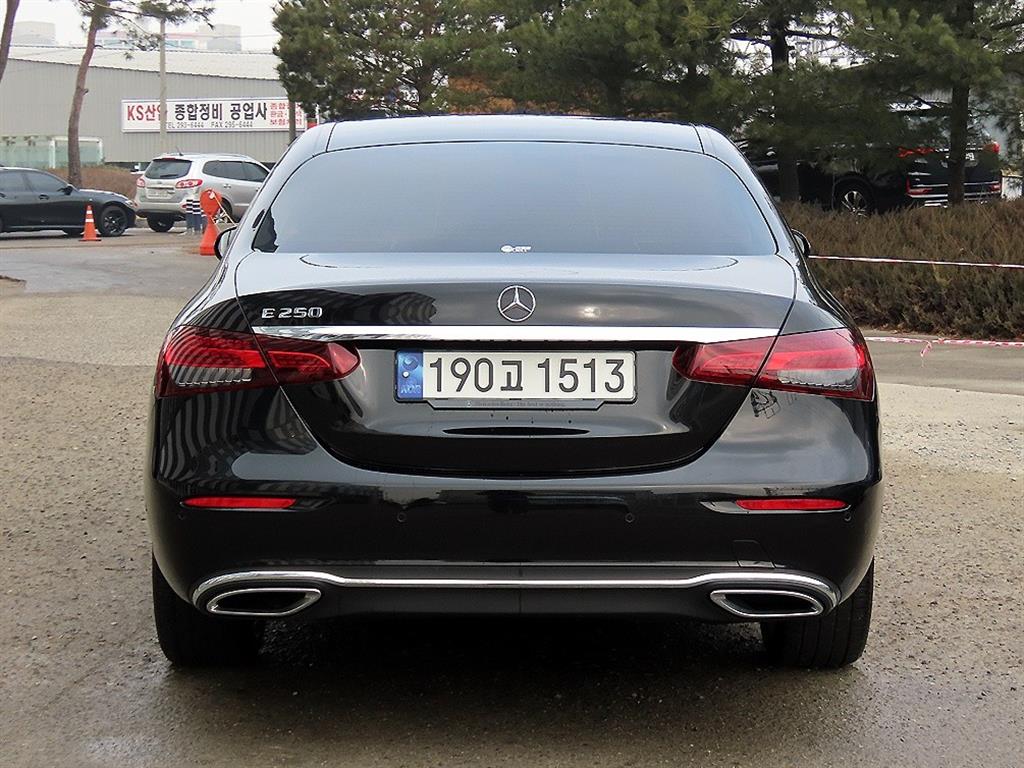 Mercedes Benz E class - Vista 4